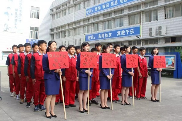 航空公司招聘(航空面試為什么需要帶父母去)