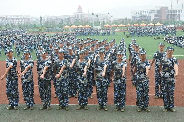 空軍青少年航空學(xué)校學(xué)費(fèi)多少(兒子后悔考空軍飛行員)