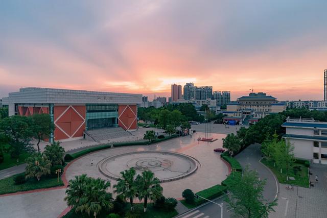 四川哪所職高比較好(長(zhǎng)沙市哪所職高比較好)