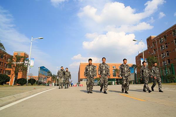 成都市機(jī)械高級(jí)技工學(xué)校學(xué)費(fèi)(成都市機(jī)械高級(jí)技工學(xué)校是公立還是私立)