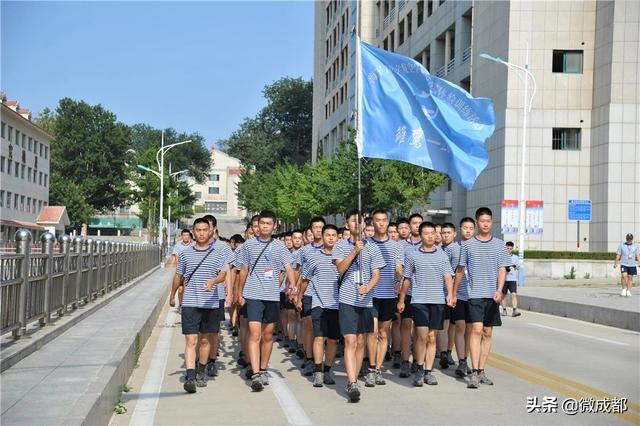 成都航空服務(wù)學(xué)校學(xué)費(fèi)是多少(成都航空職業(yè)學(xué)校2021年學(xué)費(fèi)多少)