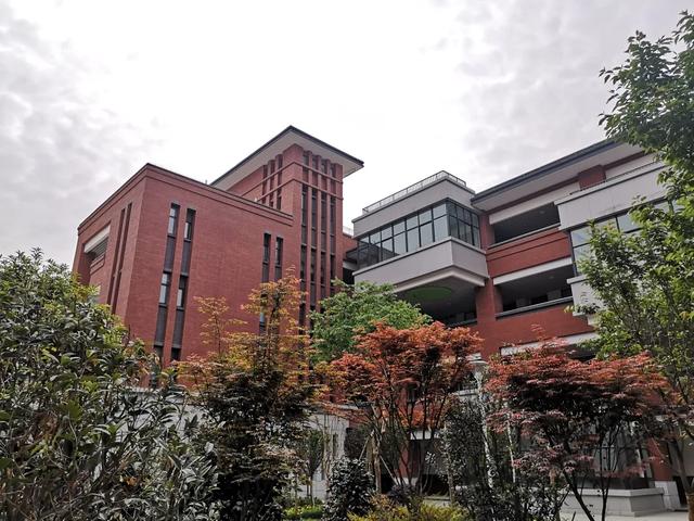 四川省輕工工程學(xué)校天府新區(qū)(四川省輕工工程學(xué)校天府校區(qū)怎么樣)