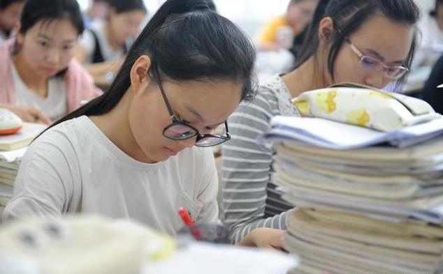 初中畢業(yè)成績不好讀什么學(xué)校好(女孩成績不好初中畢業(yè)讀什么學(xué)校好)