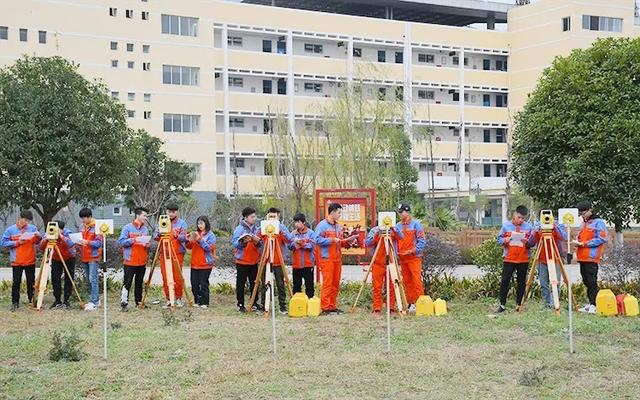 綿陽市電子教育學(xué)校(綿陽市電子教育學(xué)校歷任校長)